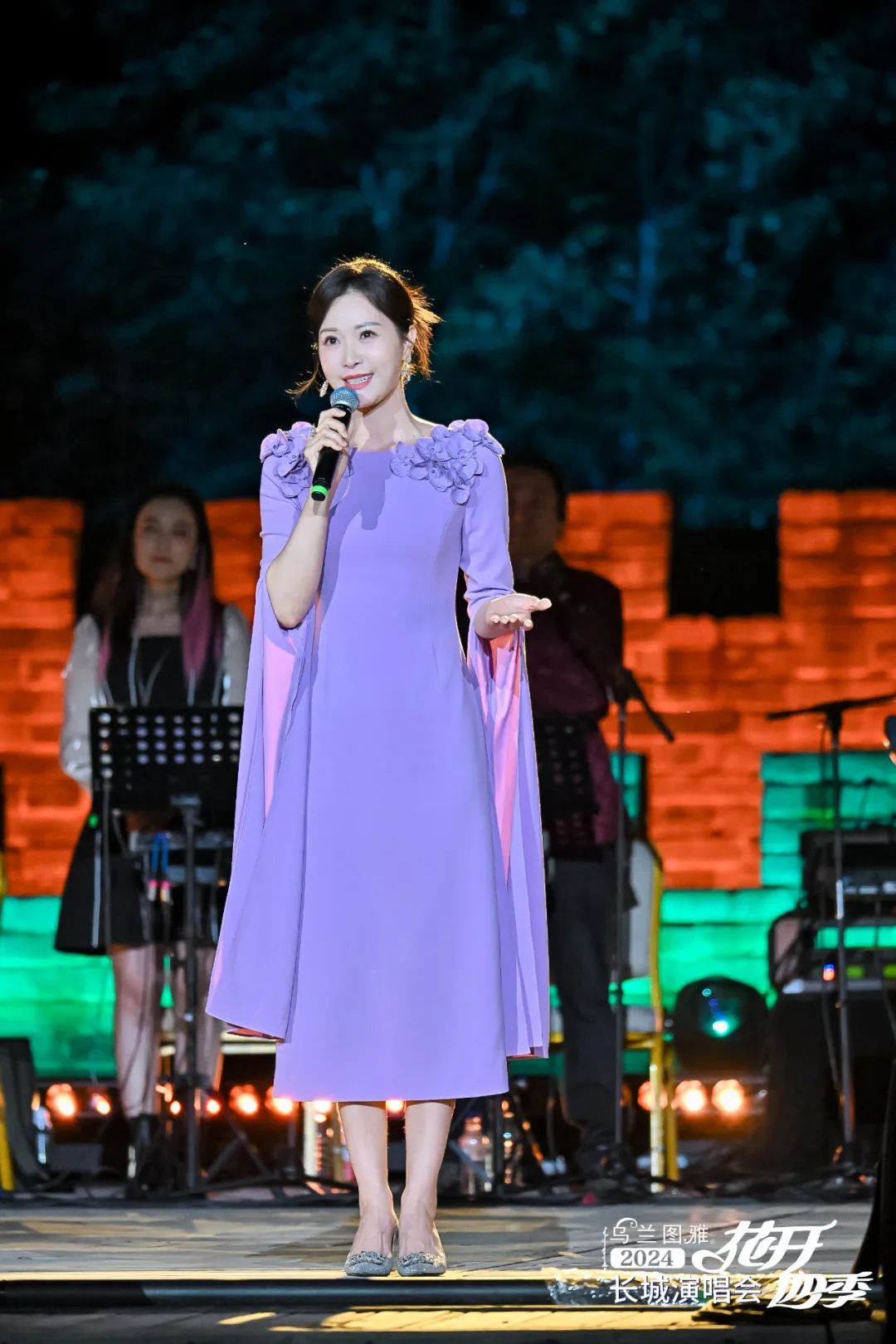 乌兰图雅“花开四季”长城演唱会在古北水镇炫彩绽放 第4张