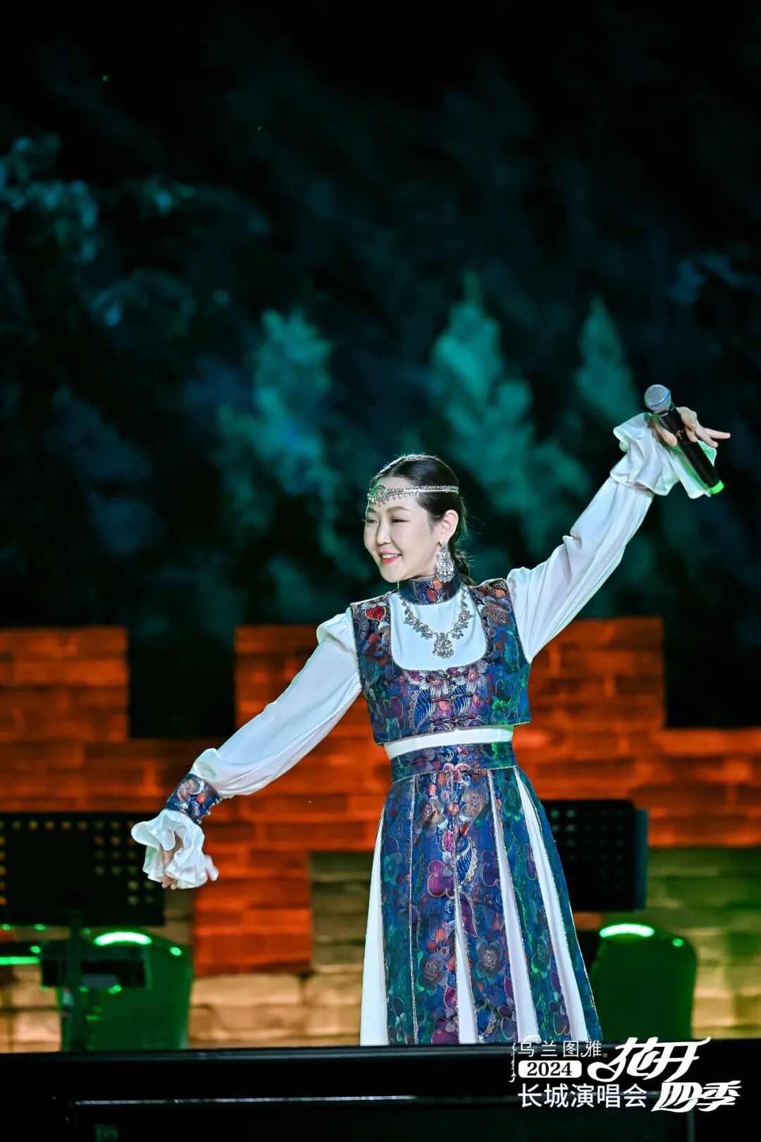 乌兰图雅“花开四季”长城演唱会在古北水镇炫彩绽放 第28张