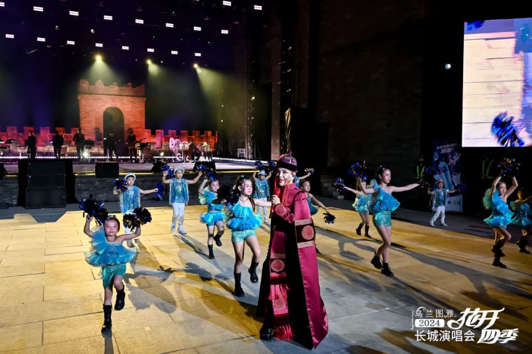 乌兰图雅“花开四季”长城演唱会在古北水镇炫彩绽放 第37张