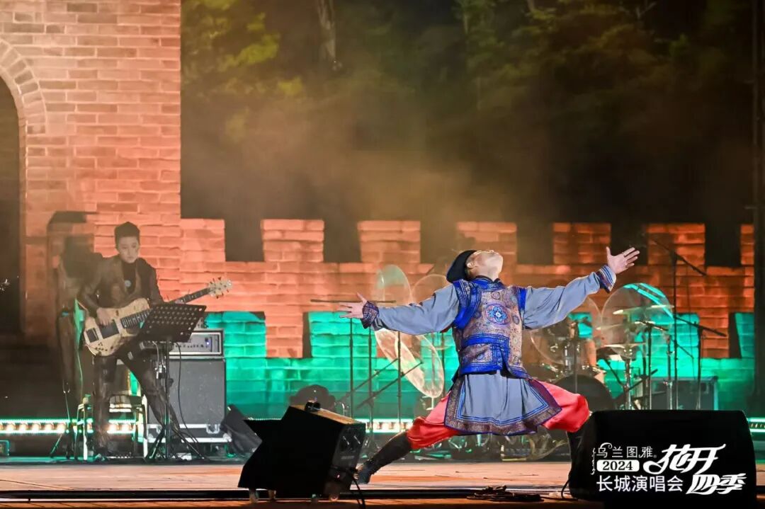 乌兰图雅“花开四季”长城演唱会在古北水镇炫彩绽放 第23张