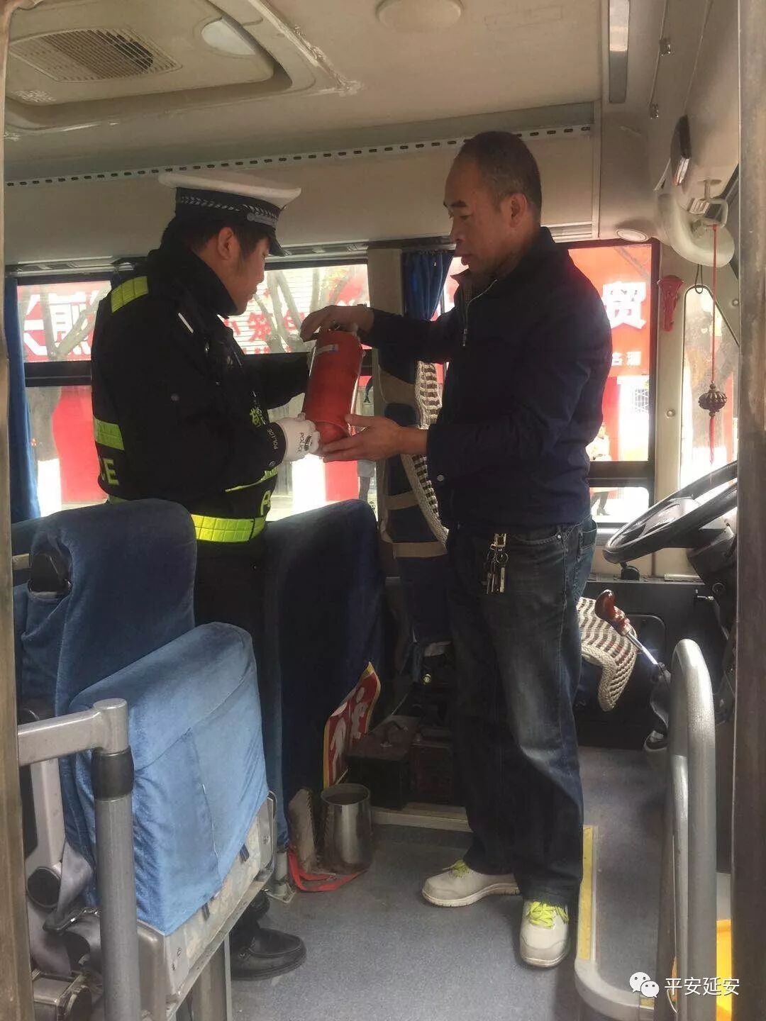 陕西延安：交警一大队全力保障辖区交通秩序安全稳定