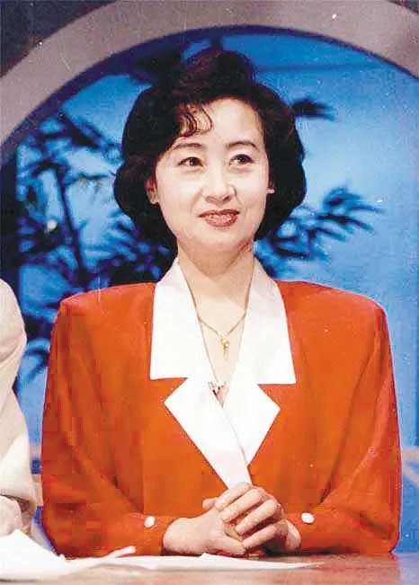 cctv9女主持人_主持女人拉屎的视频_央视名主持女人