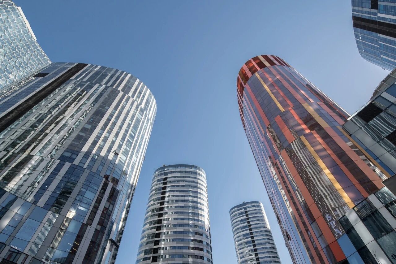 暴跌54%！龙光集团遭股债双杀，房企如何应对偿债高峰？