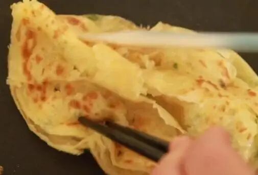 葱油饼做法 不醒面不发面 外酥里软又多层 实在太香了 热点讯息网