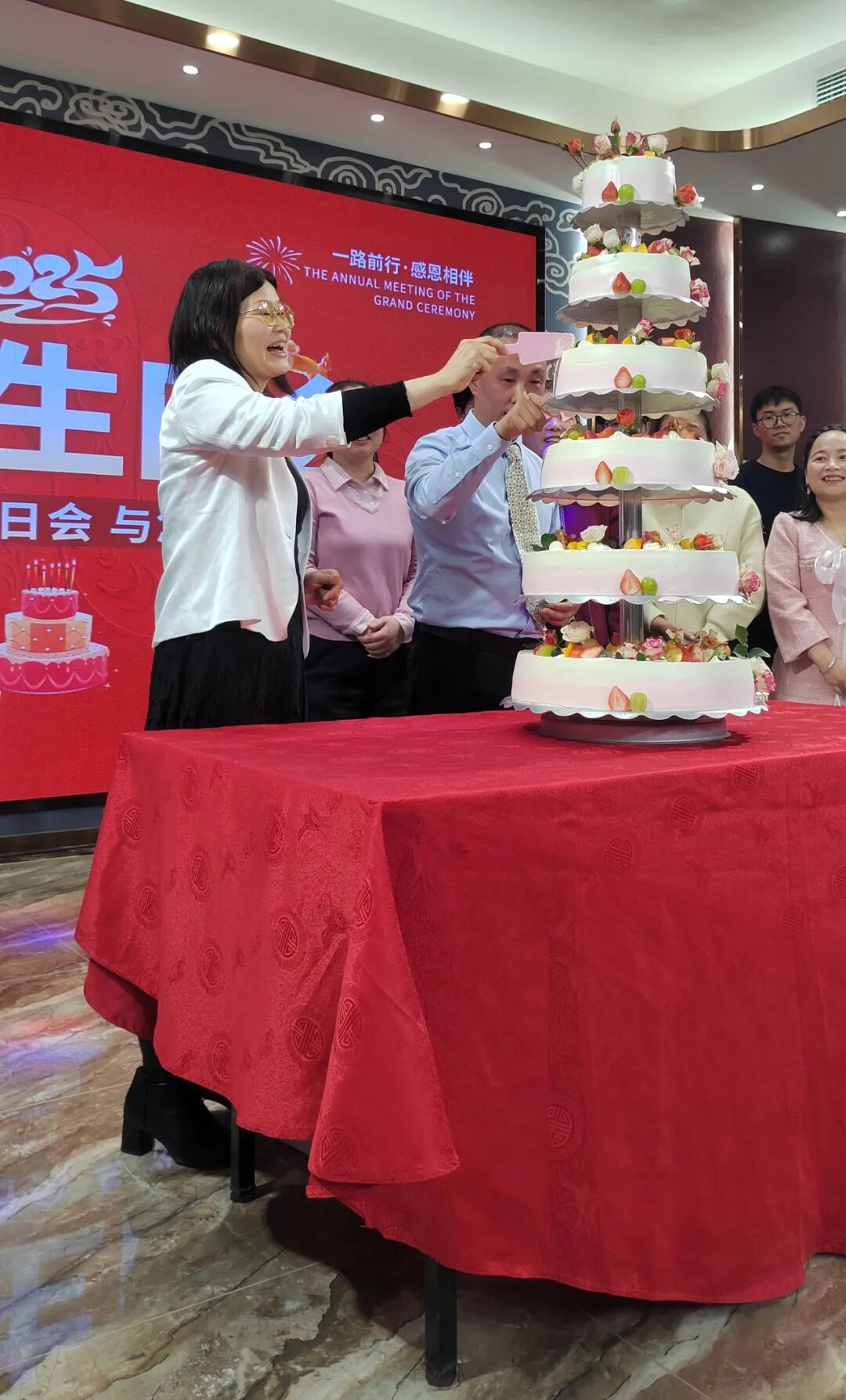 共筑美丽梦想，共创辉煌未来一一年终晚会暨年度激励金颁发盛典