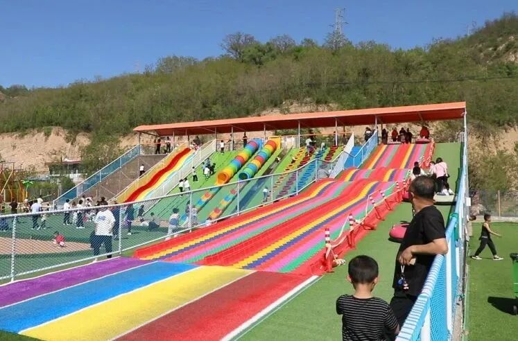 瞒不住了 据说大家都在延安过暑假