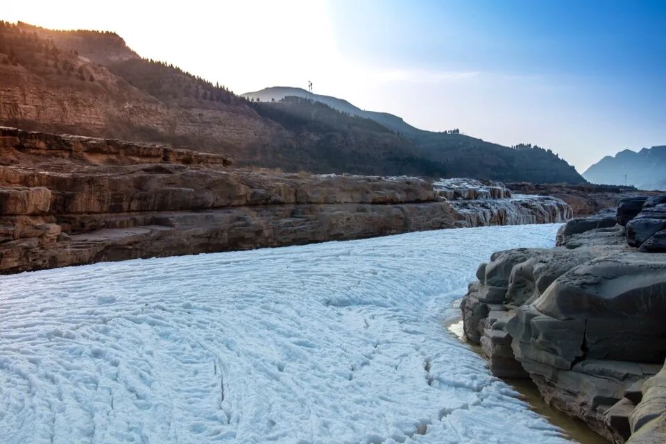 陕西黄河壶口瀑布冰消河开 再现壮丽景观