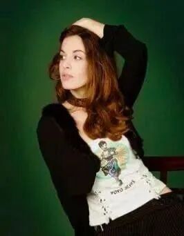 另一位就是比尔·盖茨,他的情妇斯特凡妮作证,指认微软违反