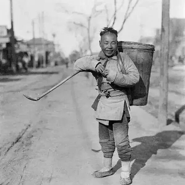 老北京“粪霸”，全城的屎都归他管，坐拥100多套房产！