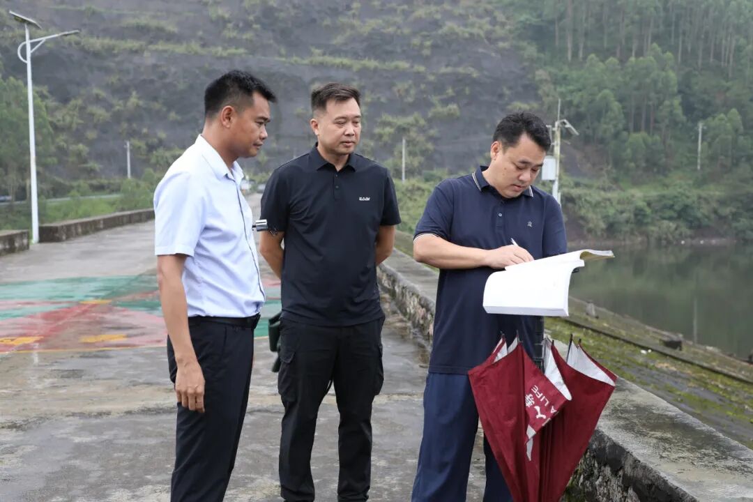 周诚调研督导汛期安全工作