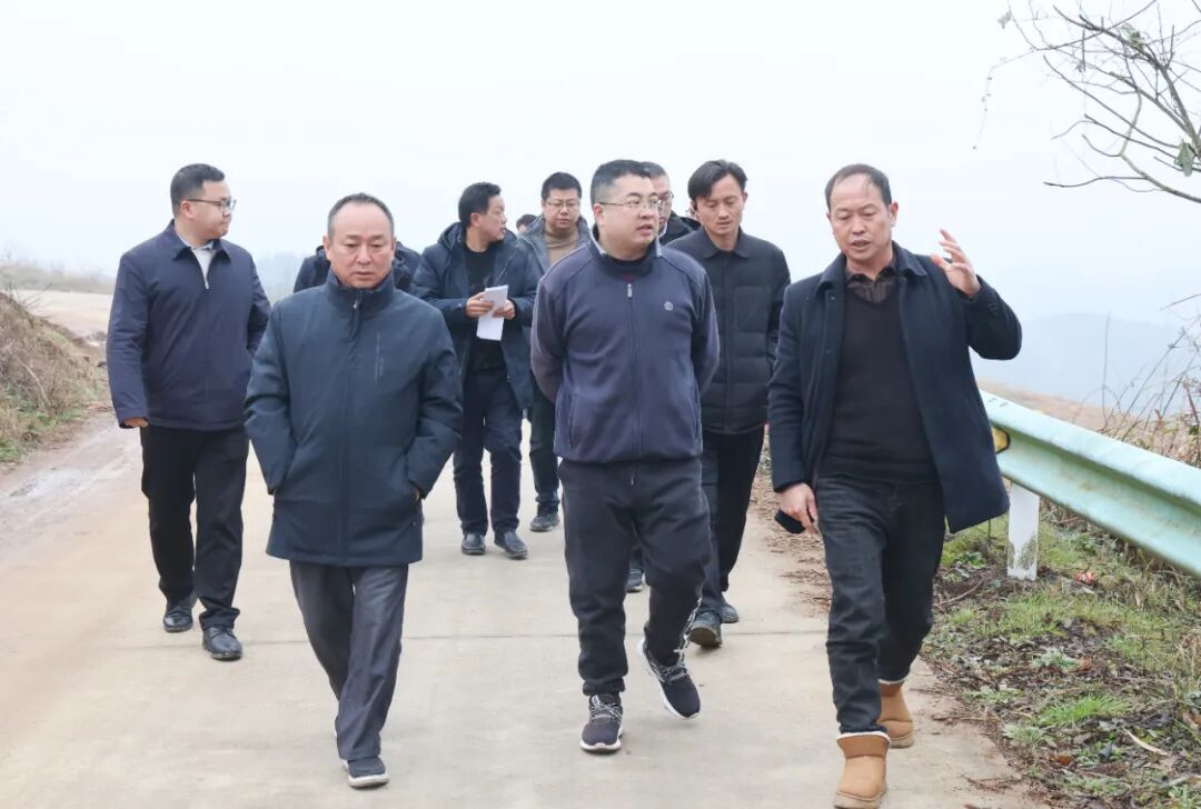 袁迎凯开展巡河巡林工作并调研新增耕地及水利灌溉项目建设情况