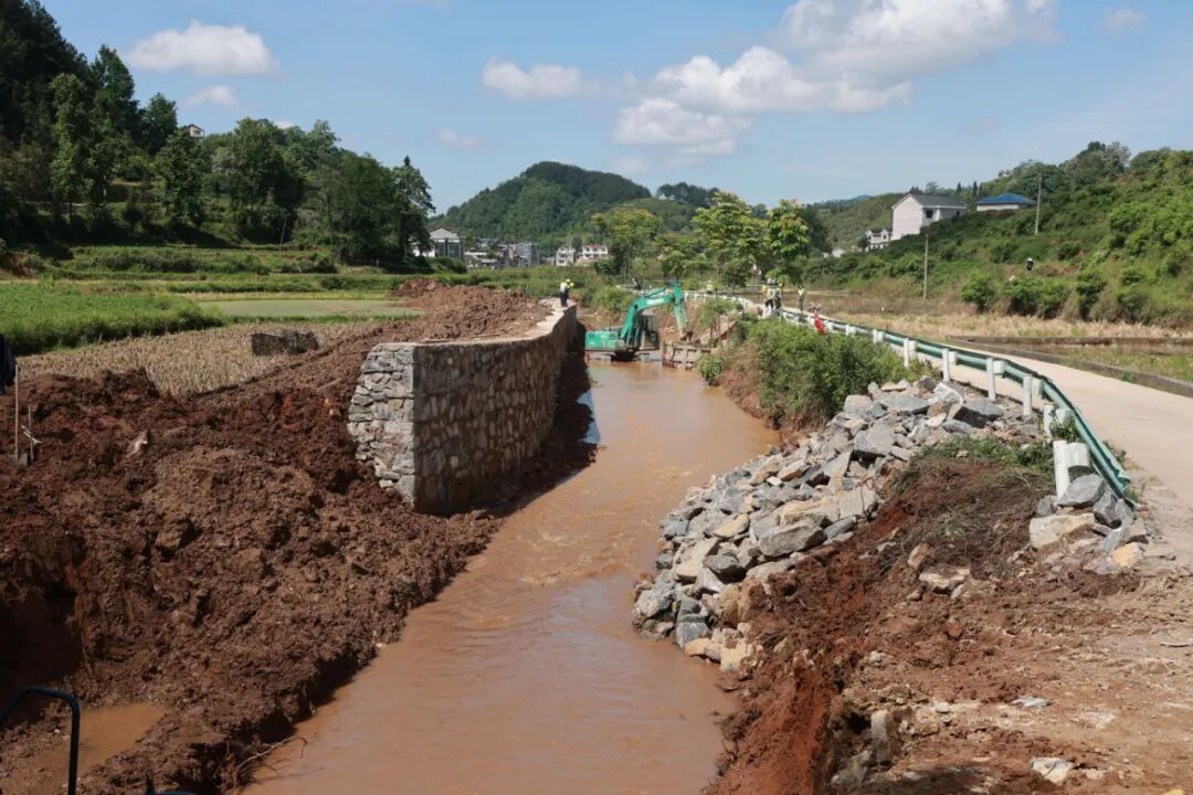 副州长陆再义到施秉县调研防汛备汛等工作