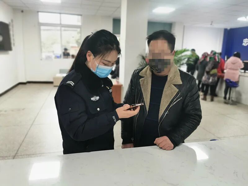 传网络贷款诈骗，第一时间来到派出所咨询值班民警，及时避免经济损失。