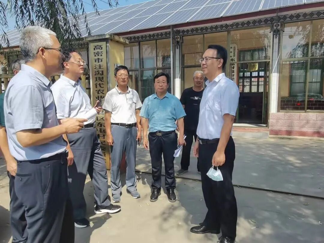 高密市委副书记刘冰到注沟社区调研厕改工作