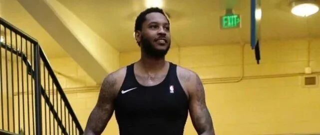 残暴瓜来了！瘦到根本认不出！都36岁了，为了重返三号位是真豁出去了...