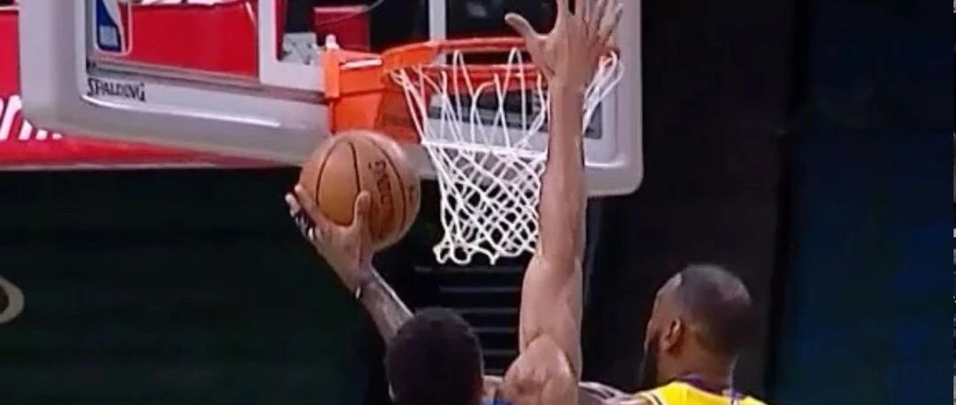 被帽完还被穿裆！詹姆斯怒了！三分+暴扣杀人诛心！这侮辱性太强了...