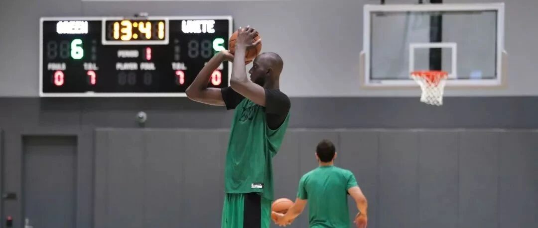 三大内线打不了？2米31核武器来了！重扣+血帽威少！他比哈登还快！