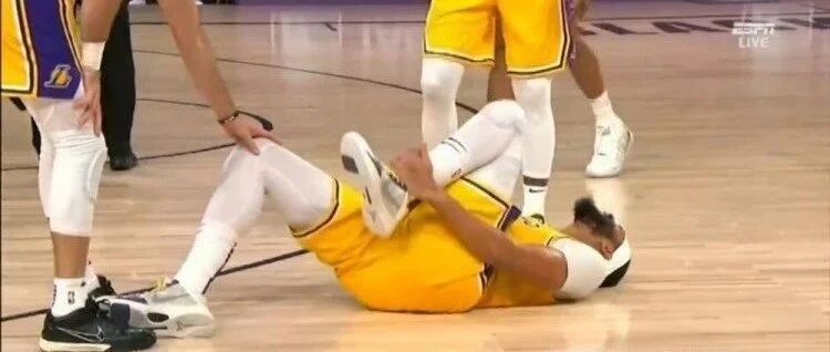 湖人危险了！浓眉脚崴一瞬挺严重！还逼出当代乔丹！夺冠概率竟不到20%...