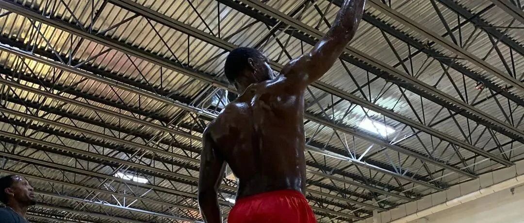 都快40岁了！上肢炸裂+8块腹肌！ 乔丹要搁现在，关键球也就他这水平！