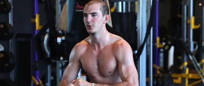 湖人争冠首发控卫还得是他！休个赛又秃了，这回真有乔丹那味儿了...