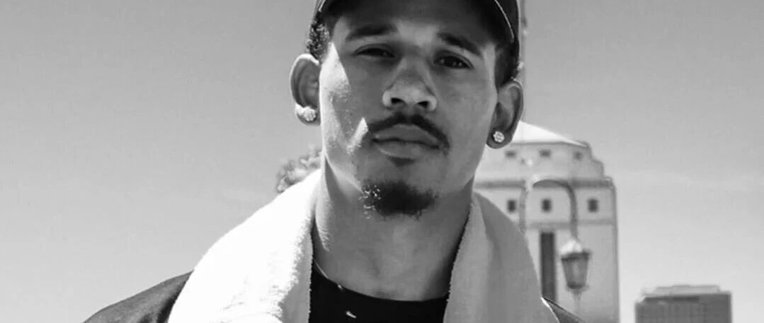 库里红牛哥杀疯！但全场最佳是他！从界外一路狂奔连超9人将球打进！