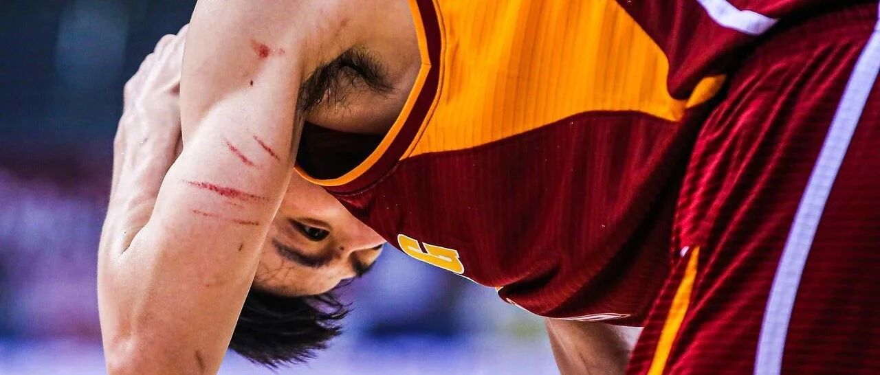 疯起来简直CBA库里！都死贴防出血了还狂射48分！他是真的不想继承家业...