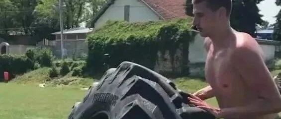 这个曾被周琦踩下去的胖子可以啊，竟然哭着求教练让他打替补...