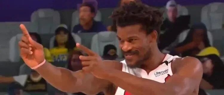 火爆冲突！最后一攻真TM辣眼睛啊！浓眉末节一瘸一拐！湖人危险了...