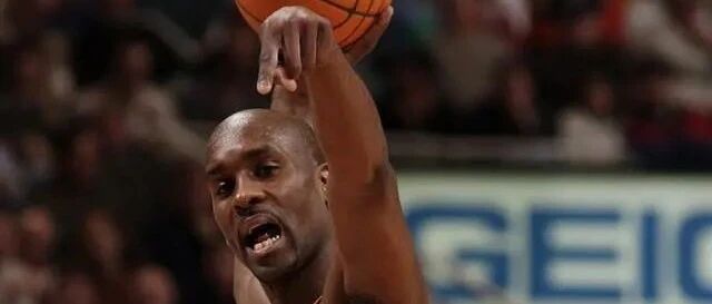 当年险些防丢乔丹一枚戒指！基德被他死贴到想改行！JB硬起来最像他...