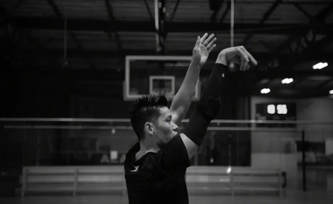 撕起来了！林书豪正式告别NBA...
