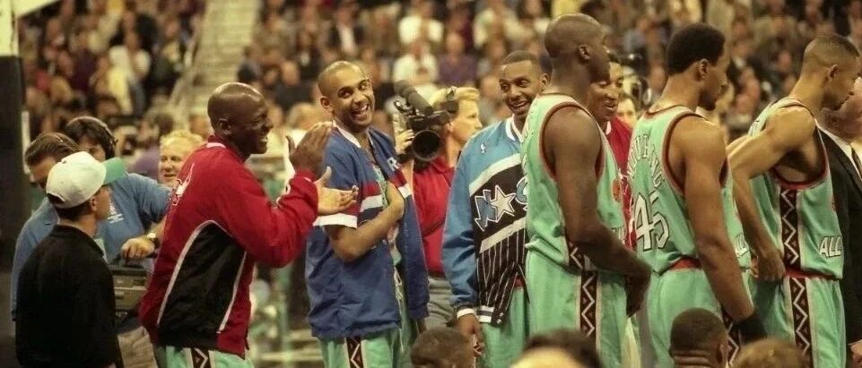 控卫的神级模板！魔术师看了也得湿！本来是接班乔丹的，奈何26岁左膝一废再废...