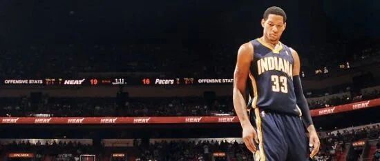 2米06复古悍将！巅峰仅次于老詹！奈何这一脚+左膝重伤让他31岁退役...