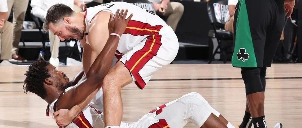 输炸了！更衣室直接扔东西+乱吼大叫！JB把34岁的他都搞硬了，要凉咯...