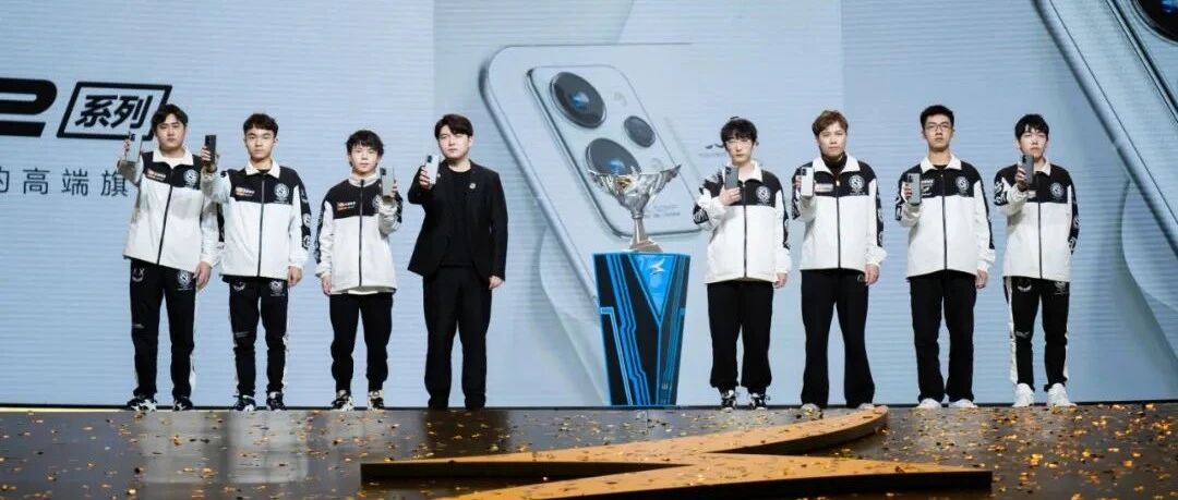 【手机圈早报】荣耀Magic V今日开售；真我GT2系列成为2022年QQ飞车手游S联赛官方指定用机；海信新机亮相工信部