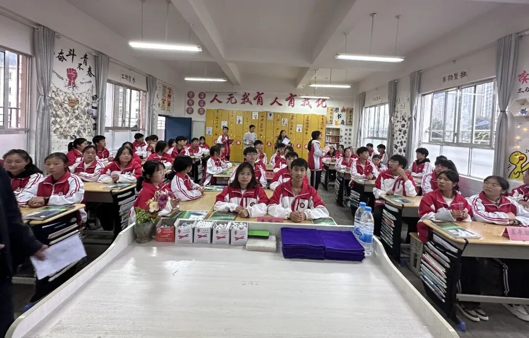 赫章县第一中学开展班级文化布置评比活动