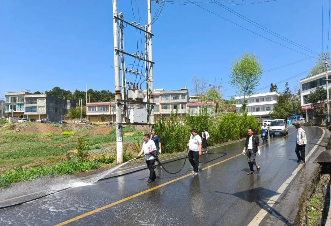 【我为群众办实事】赫章县六曲河镇:党员干部齐动手 人居环境焕新颜
