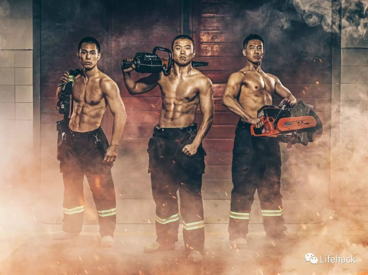 打火英雄裸上身秀大肌，2019年台湾消防猛男月历，养眼发行 - 哔哩哔哩