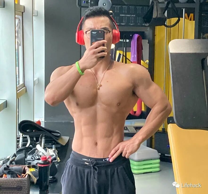 上海95后肌肉情侣私照曝光 网友 哇塞这也太酸了 Lifehack 二十次幂