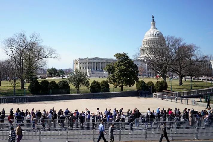 ZT：葛培理的葬礼和美国国会山的悼念