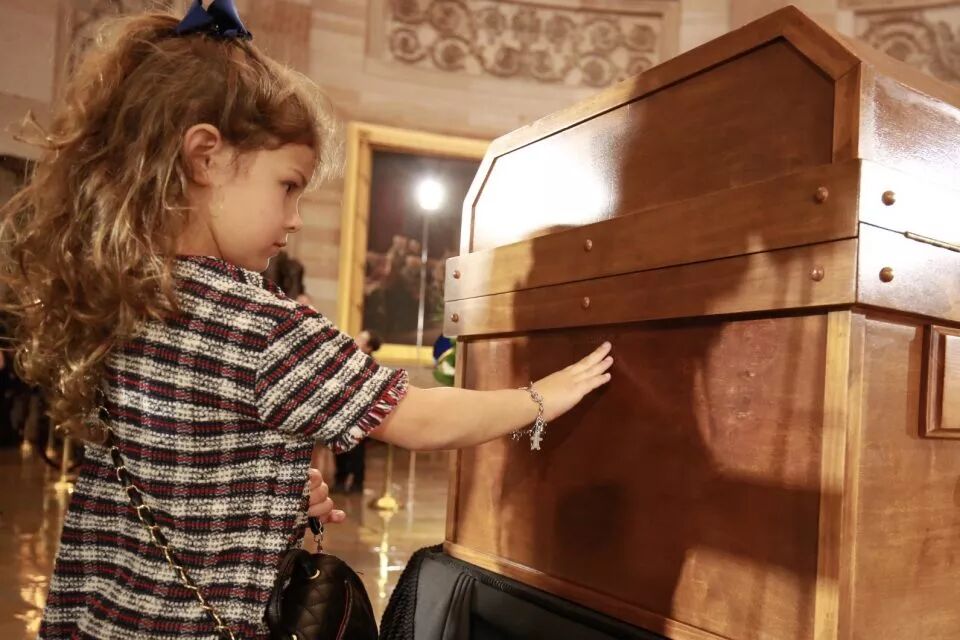 ZT：葛培理的葬礼和美国国会山的悼念