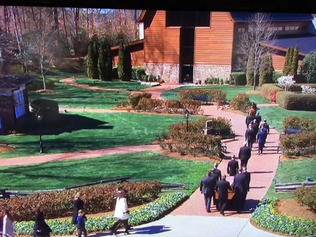 ZT：葛培理的葬礼和美国国会山的悼念