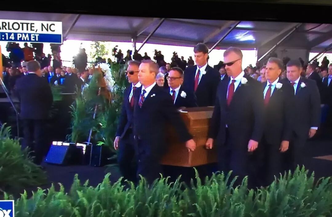 ZT：葛培理的葬礼和美国国会山的悼念