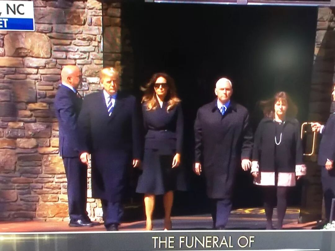 ZT：葛培理的葬礼和美国国会山的悼念