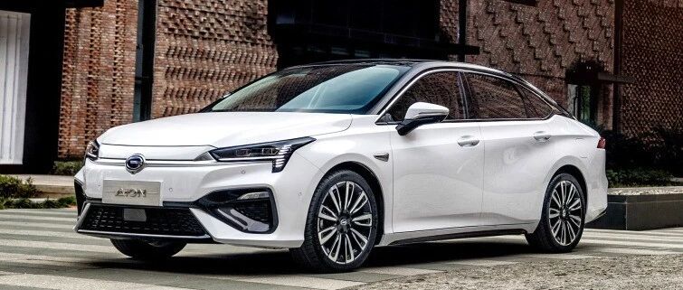 14万元预算买三厢电动轿车选谁？