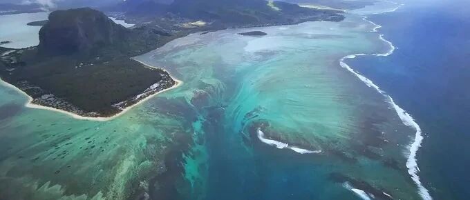 乘坐直升机才能看到的海底瀑布！它的下游是哪里......