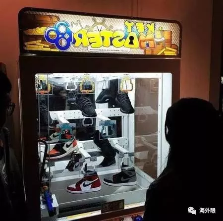 等女朋友上厕所的功夫,我愣是扔了200块钱在抓娃娃机上! 等女朋友上厕所的功夫,我愣是扔了200块钱在抓娃娃机上!