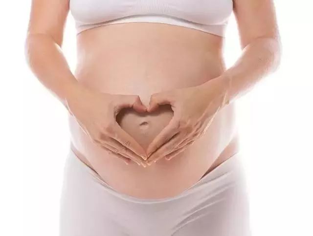 女生左手中指戴钻戒_女生戴多少分钻戒合适_女生钻戒戴在哪只手