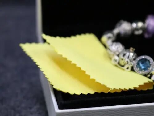 某大牌8千元手鏈：維修1厘米收費1000多元？顧客：戴幾天就斷了！