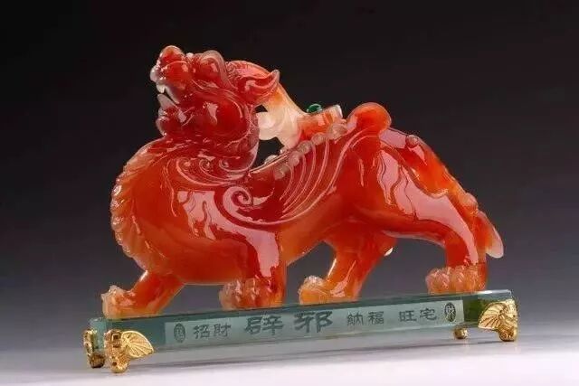 金貔貅、玉貔貅，还有水晶貔貅........女人究竟该选哪个