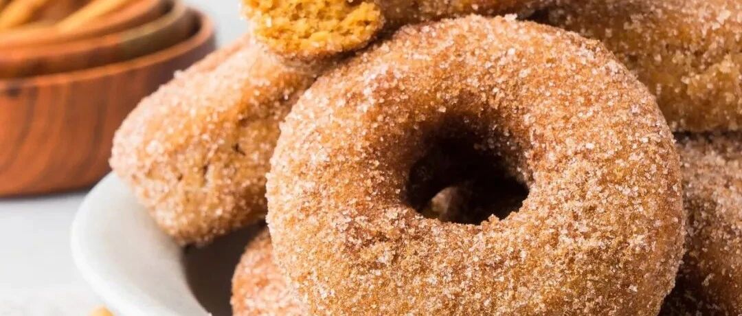醇正浓郁，香料十足的「苹果肉桂甜甜圈」，上架即秒空！
